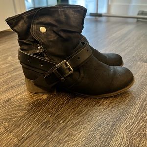 Black boots size 8
